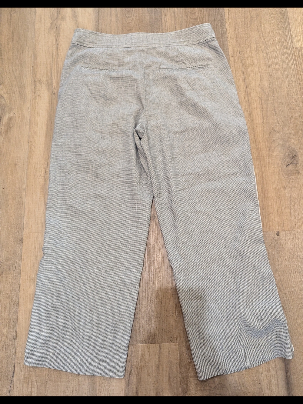Club Monaco Light Gray Wide-Leg Cropped Capris - Picture 5 of 9
